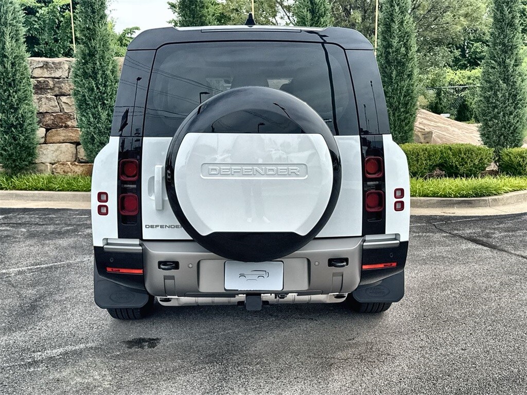 2025 Land Rover Defender 130 X-Dynamic SE photo 3