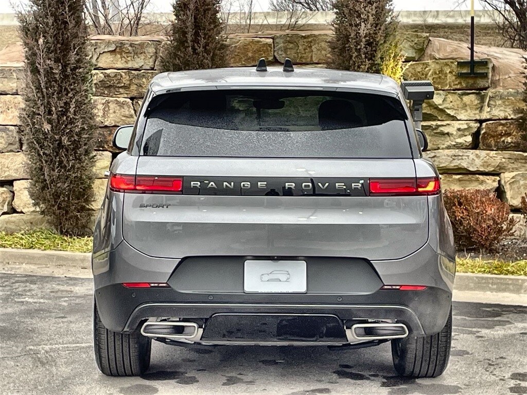 2025 Land Rover Range Rover Sport SE photo 4