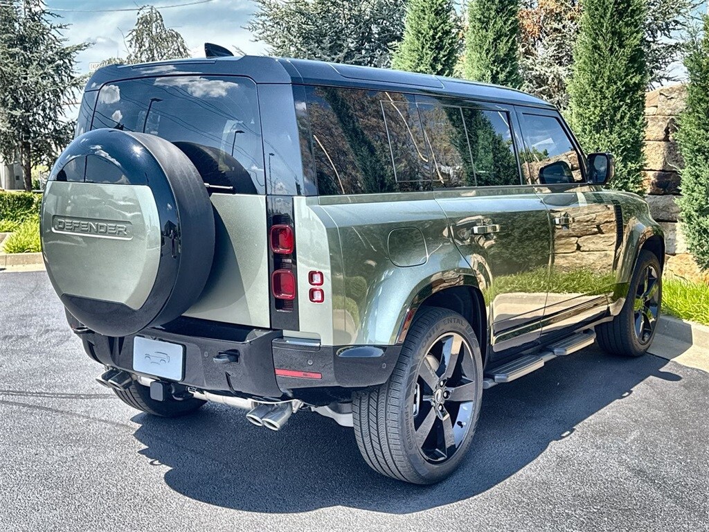 2025 Land Rover Defender 110 X-Dynamic SE photo 2
