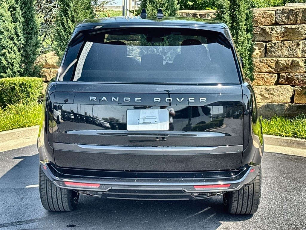 2025 Land Rover Range Rover SE photo 4