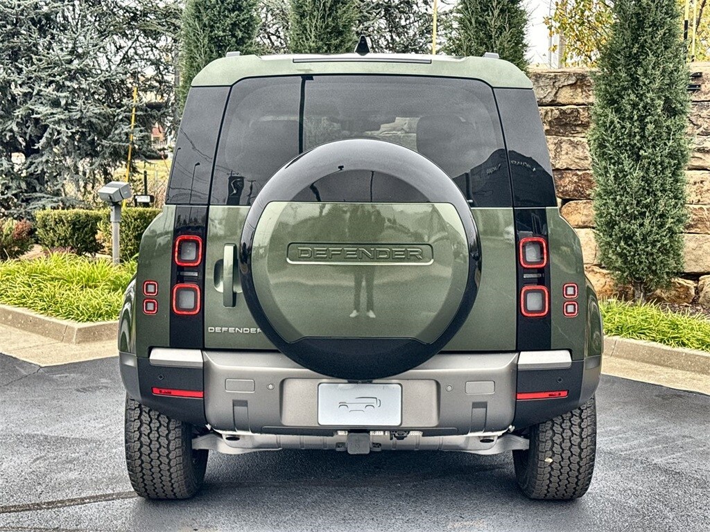 2026 Land Rover Defender 110 S photo 4