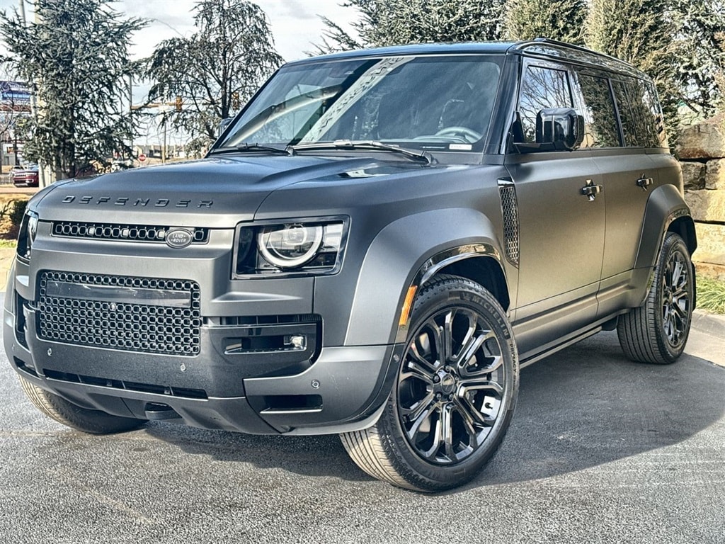 2026 Land Rover Defender OCTA Black's photo