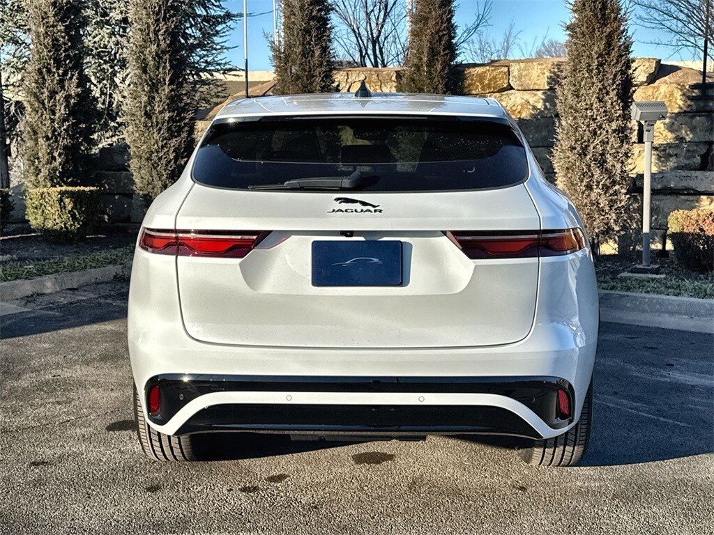2025 Jaguar F-PACE P250 R-Sport photo 4