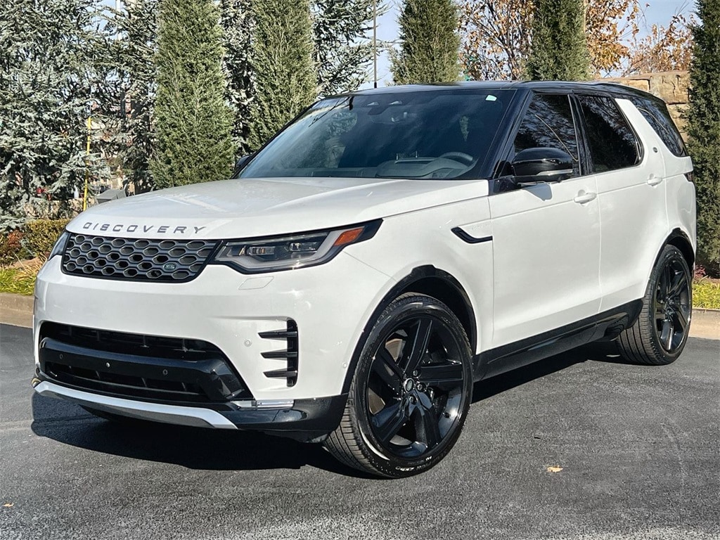 2024 Land Rover Discovery Metropolitan Edition's photo