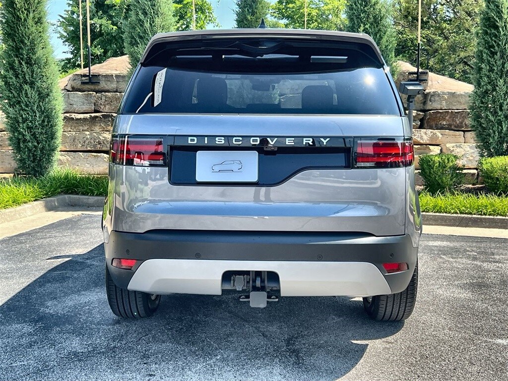 2025 Land Rover Discovery S photo 3