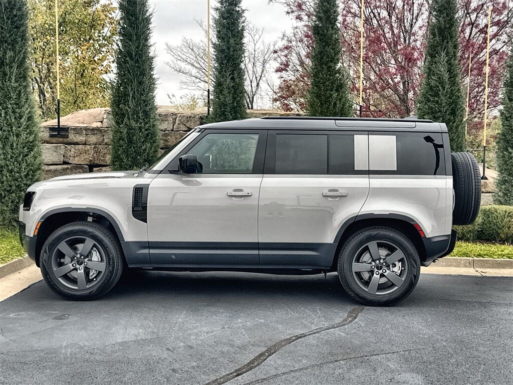 2026 Land Rover Defender 110 S photo 2