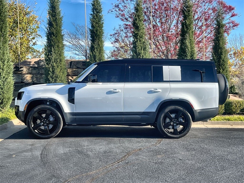 2026 Land Rover Defender 130 S photo 2