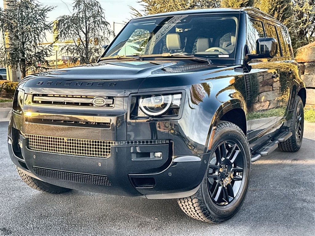 2026 Land Rover Defender X-Dynamic SE's photo