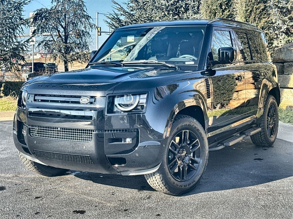 2026 Land Rover Defender X-Dynamic SE's photo