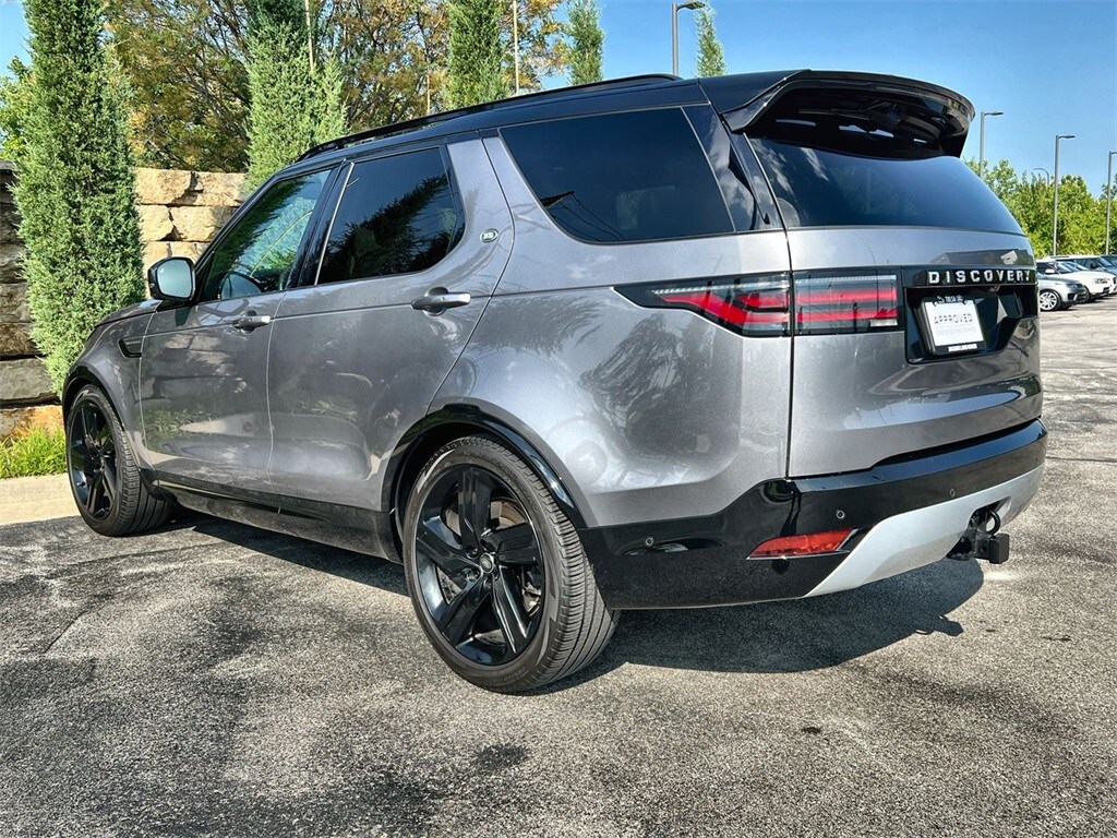 2025 Land Rover Discovery Metropolitan Edition photo 3