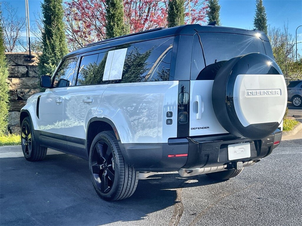 2026 Land Rover Defender 130 S photo 3