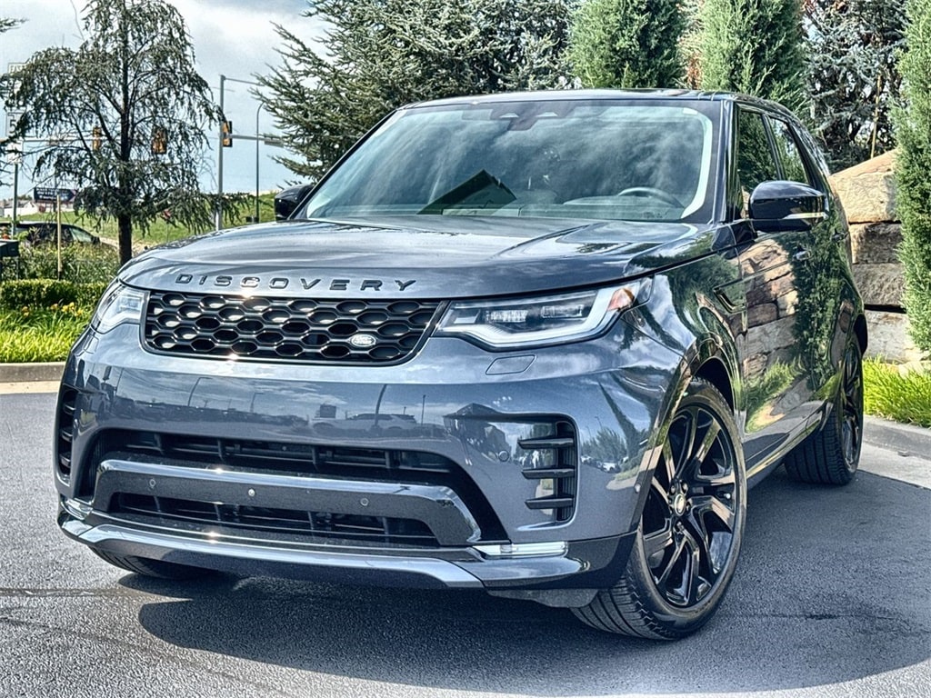 2025 Land Rover Discovery Dynamic SE's photo