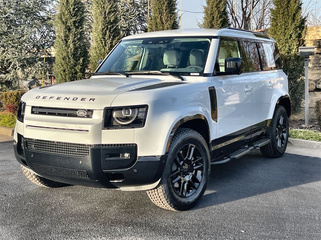2026 Land Rover Defender X-Dynamic SE's photo