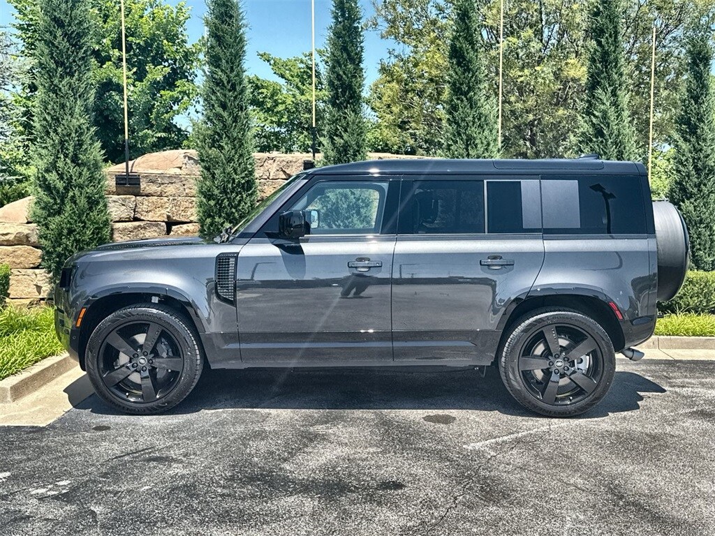 2025 Land Rover Defender 110 X-Dynamic SE photo 2