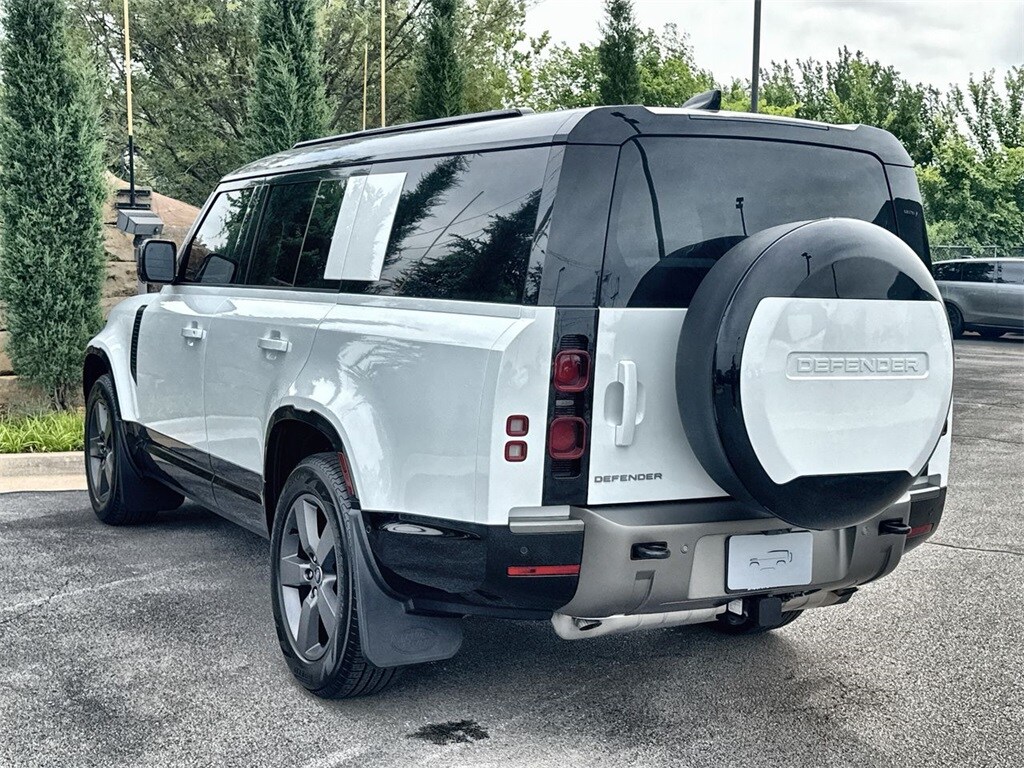 2025 Land Rover Defender 130 X-Dynamic SE photo 2