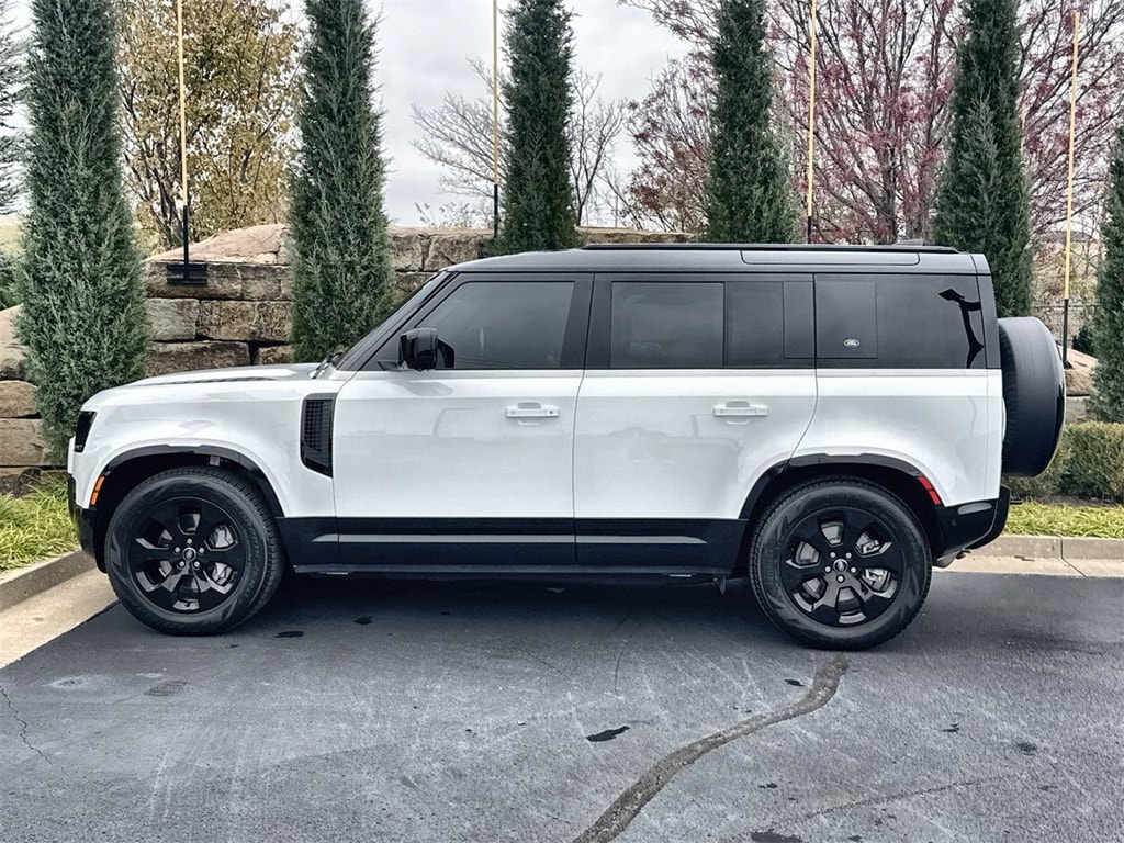 Used 2024 Land Rover Defender 110 X-Dynamic SE SUV