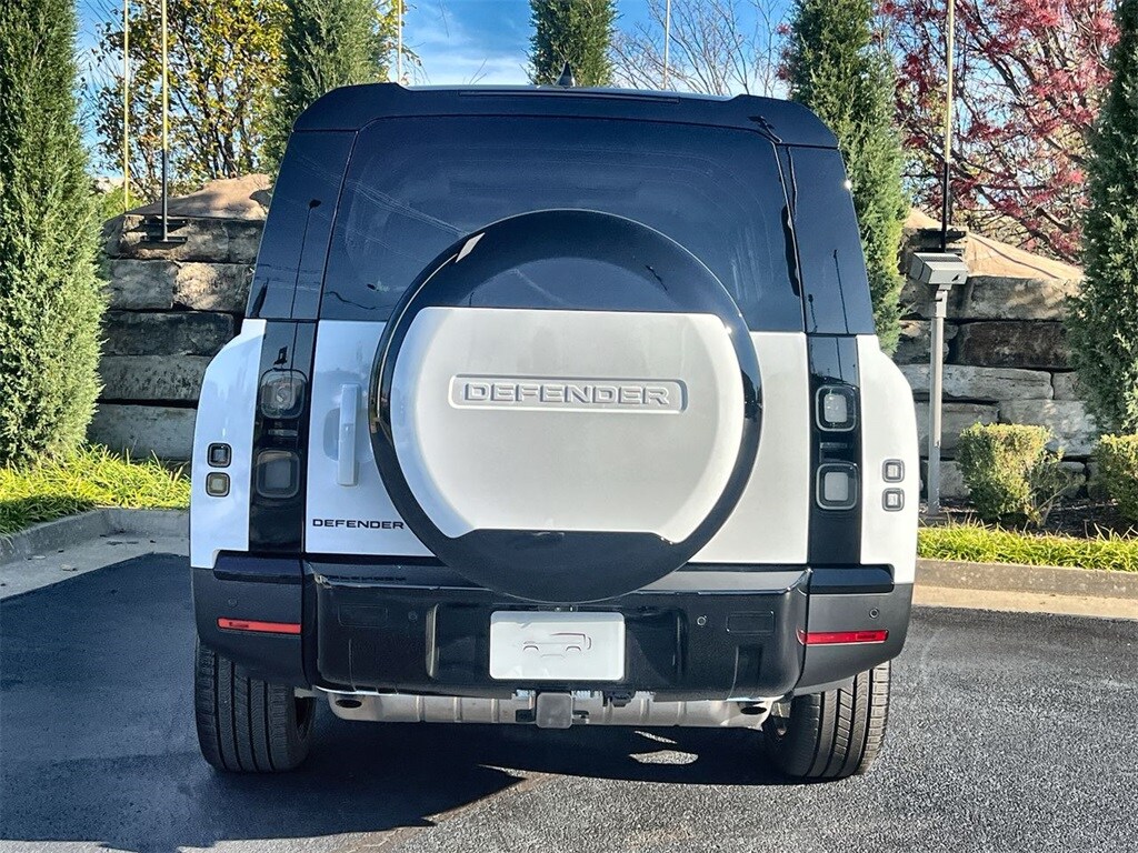 2026 Land Rover Defender 130 S photo 4