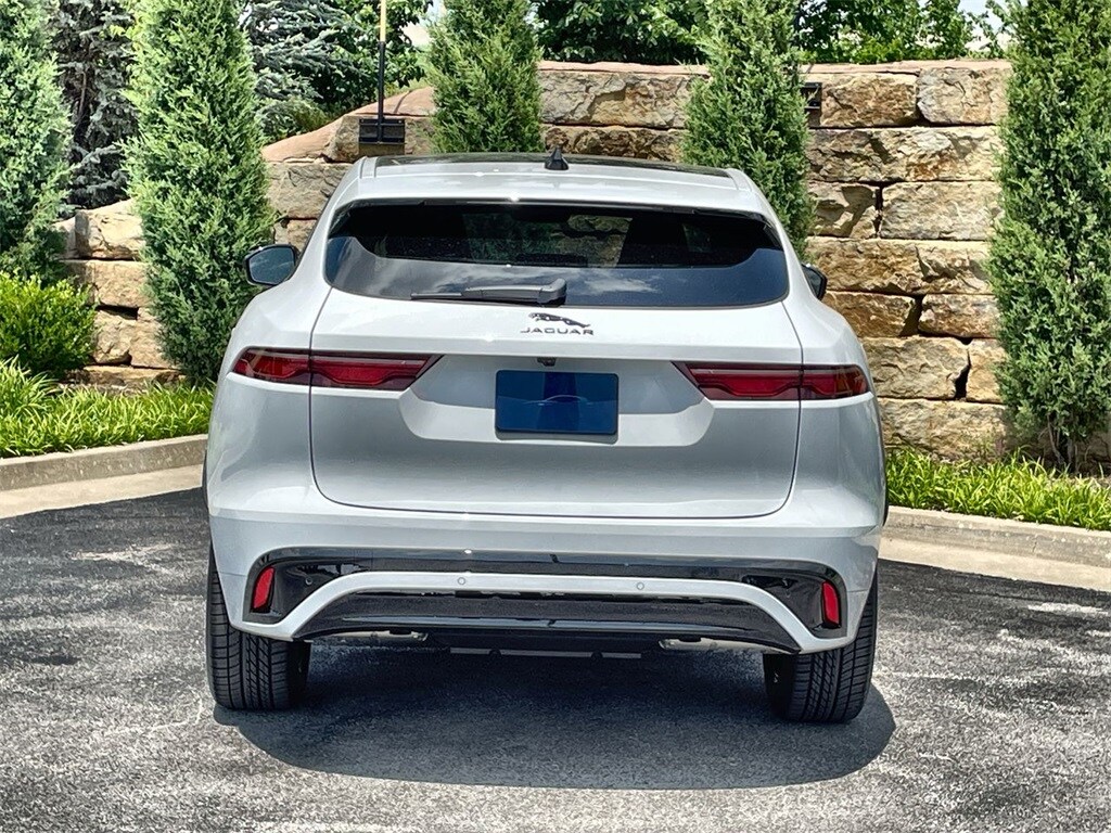 2025 Jaguar F-PACE P250 photo 4