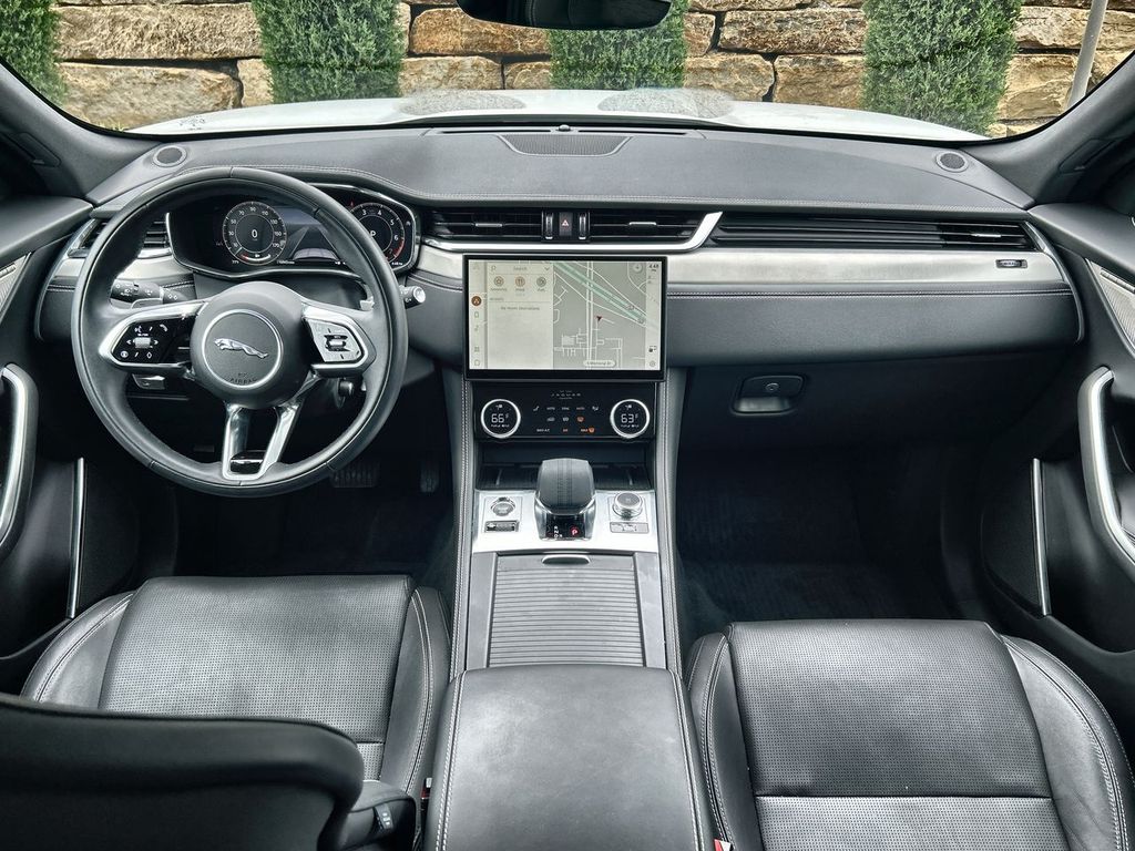 2025 Jaguar F-PACE R-Dynamic S - Photo 12
