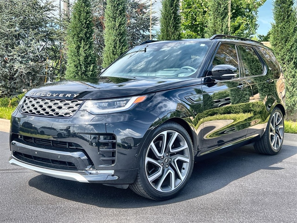 2025 Land Rover Discovery Metropolitan Edition's photo