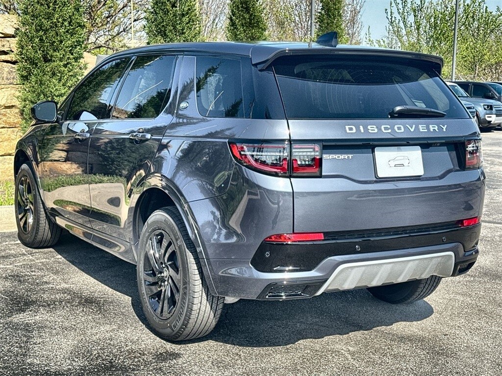 2025 Land Rover Discovery Sport S photo 3