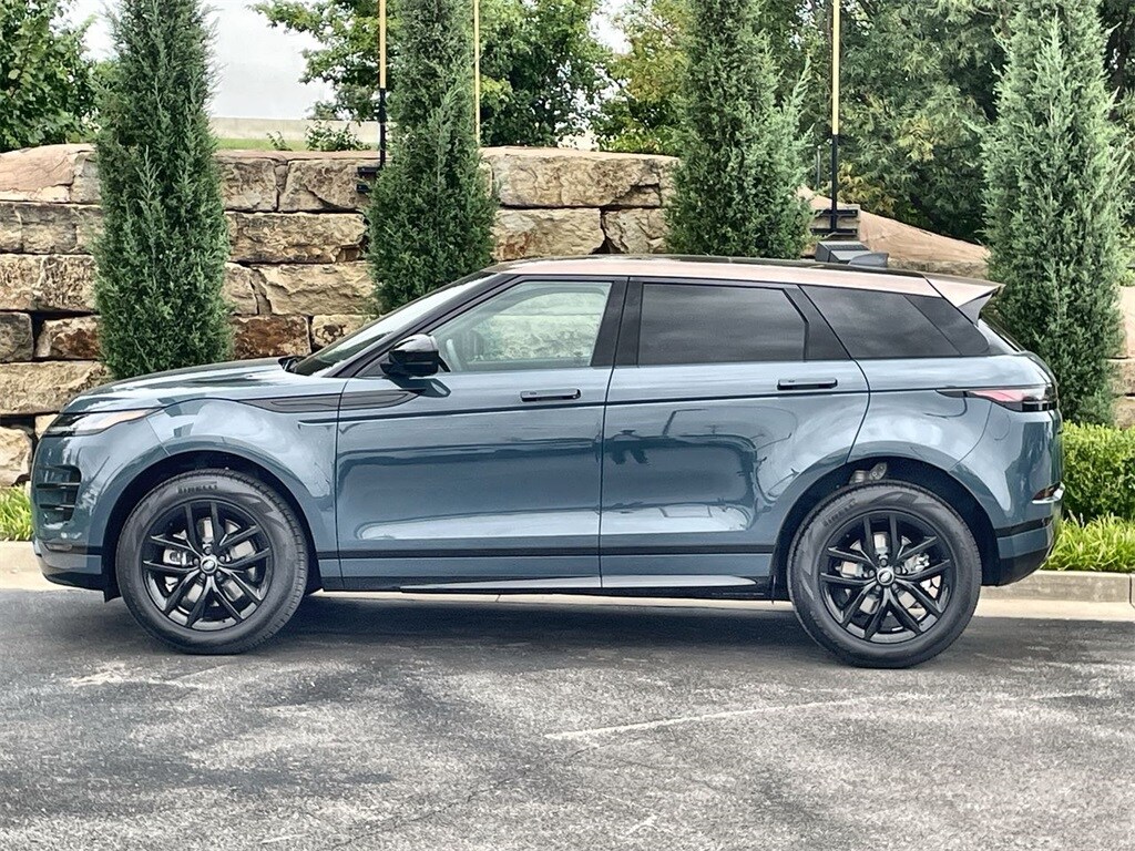 2025 Land Rover Range Rover Evoque photo 2