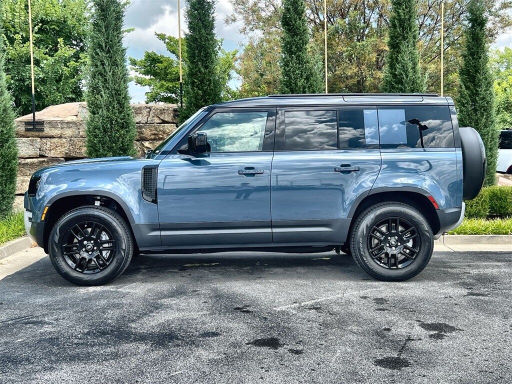 2025 Land Rover Defender 110 S photo 2
