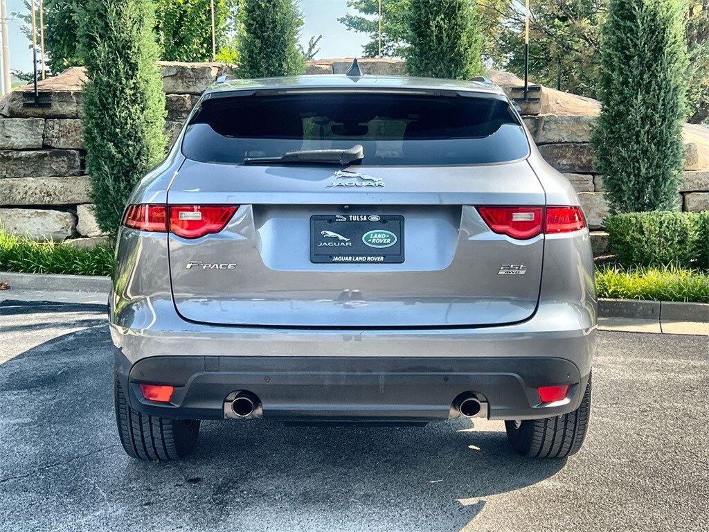 2020 Jaguar F-PACE Premium photo 4