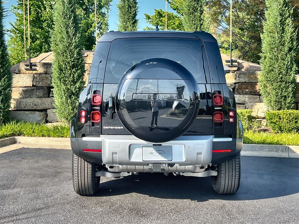 2025 Land Rover Defender 110 S photo 4