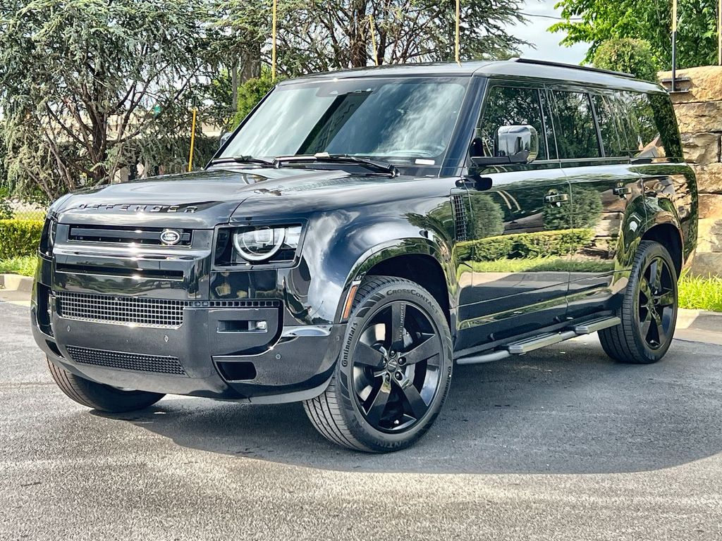 2026 Land Rover Defender 110 OCTA Black P635's photo