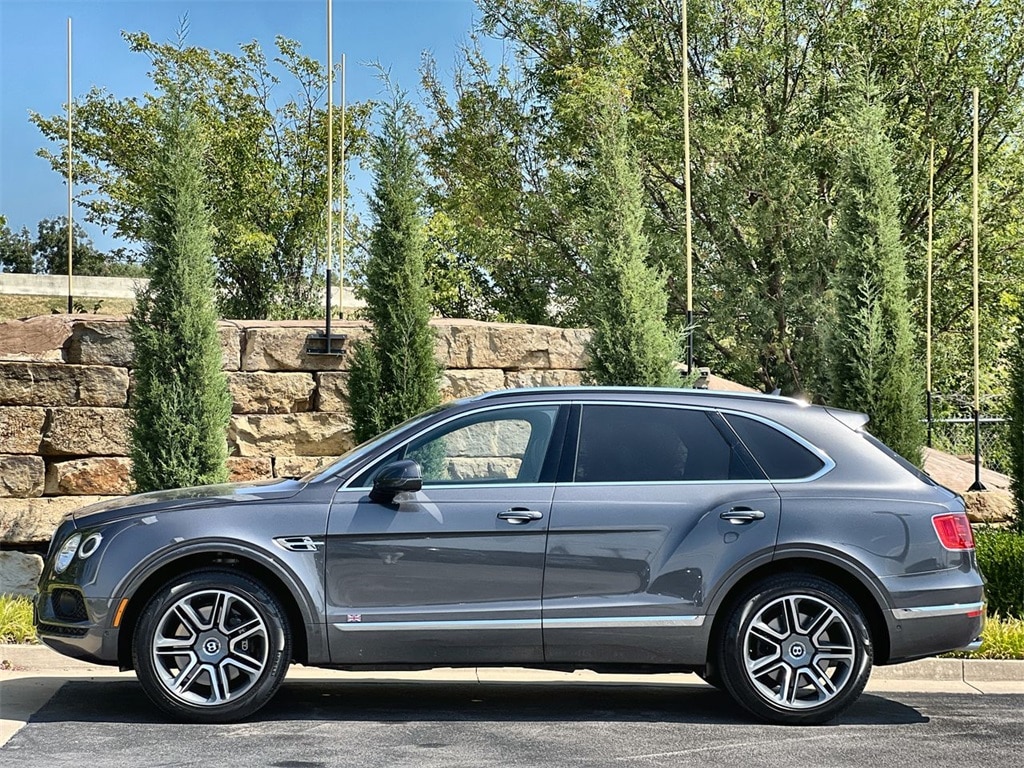 Used 2018 Bentley Bentayga Base with VIN SJAAC2ZV4JC017181 for sale in Tulsa, OK