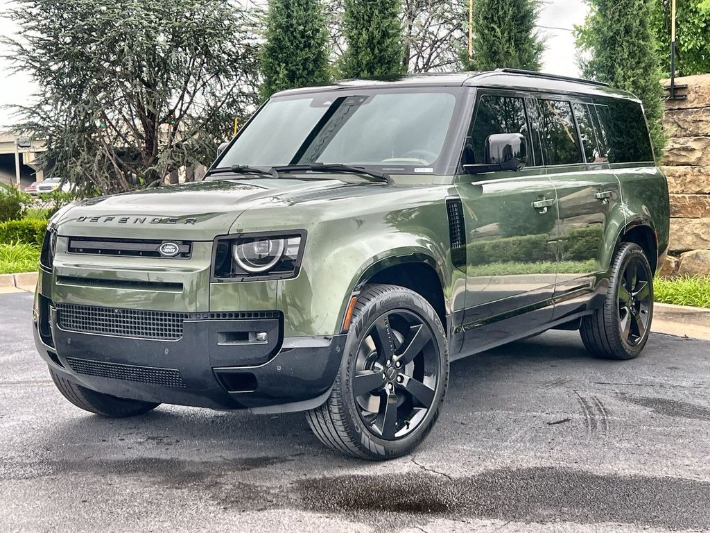2026 Land Rover Defender 130 X-Dynamic SE P400's photo