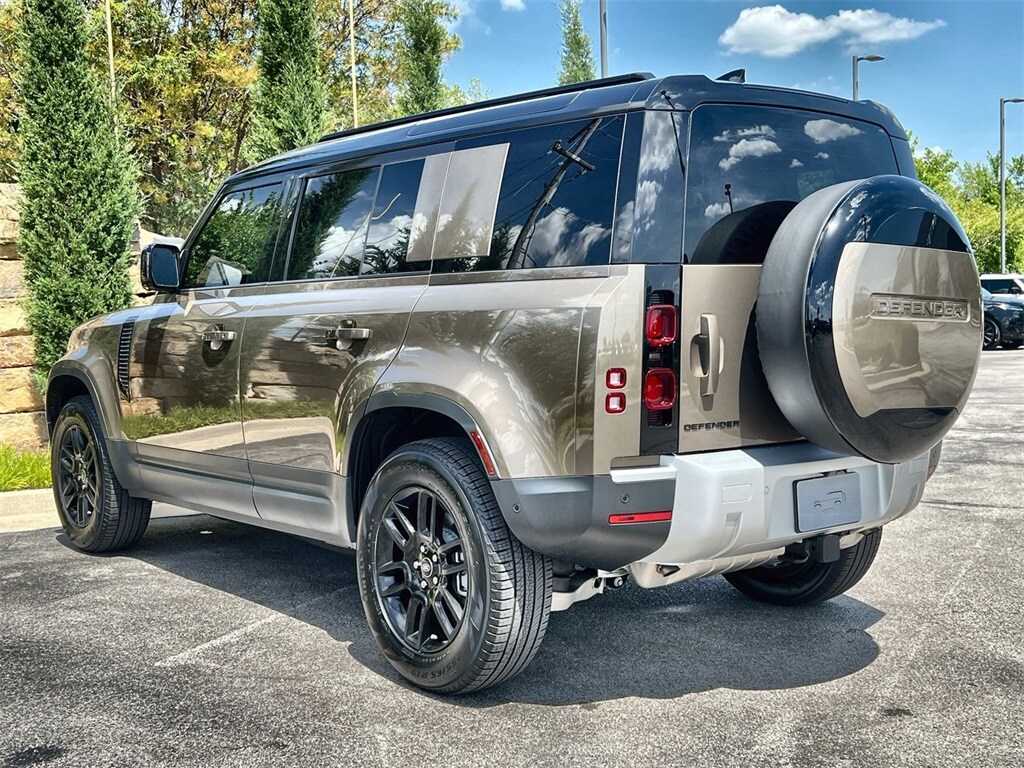 2025 Land Rover Defender 110 S photo 2