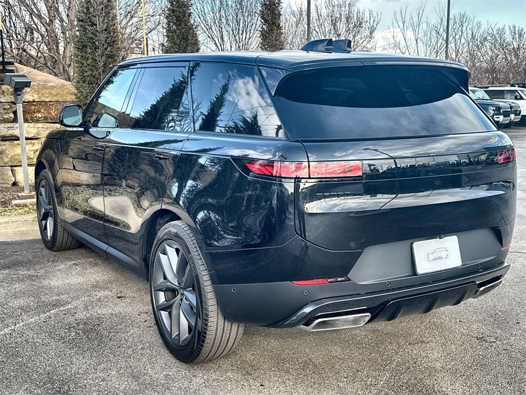 2025 Land Rover Range Rover Sport SE photo 3