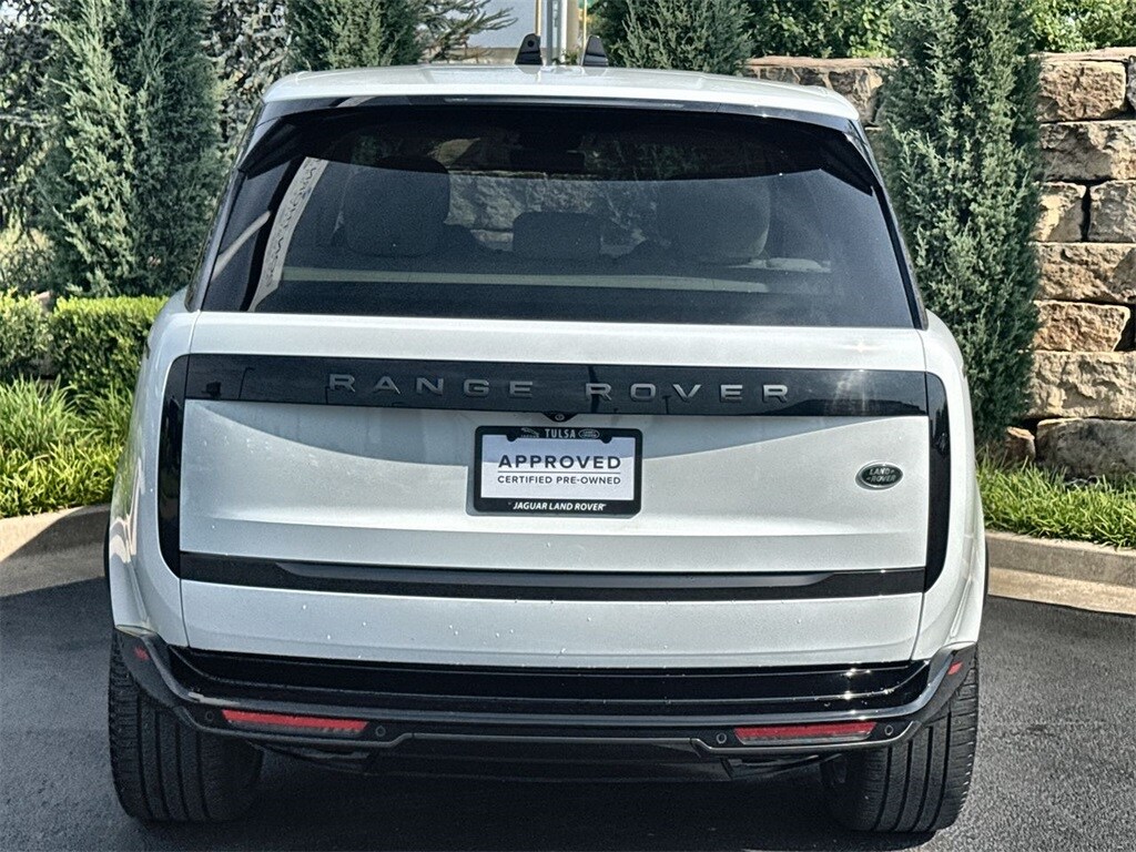 2023 Land Rover Range Rover SE photo 4