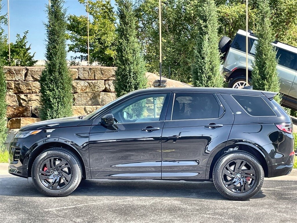 2025 Land Rover Discovery Sport Dynamic SE photo 2