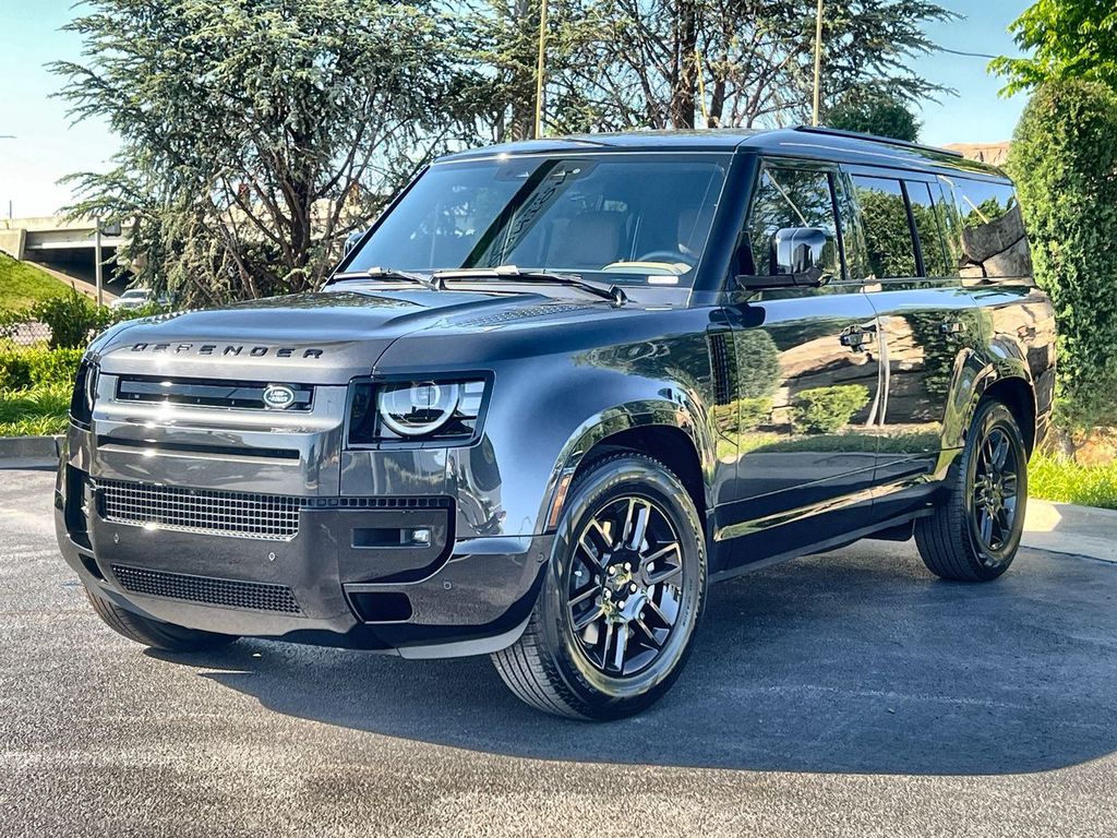 2026 Land Rover Defender 130 X-Dynamic SE P400's photo