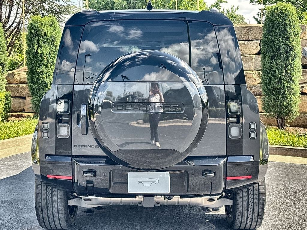 New 2026 Land Rover Defender 110 400PS X-Dynamic SE SUV