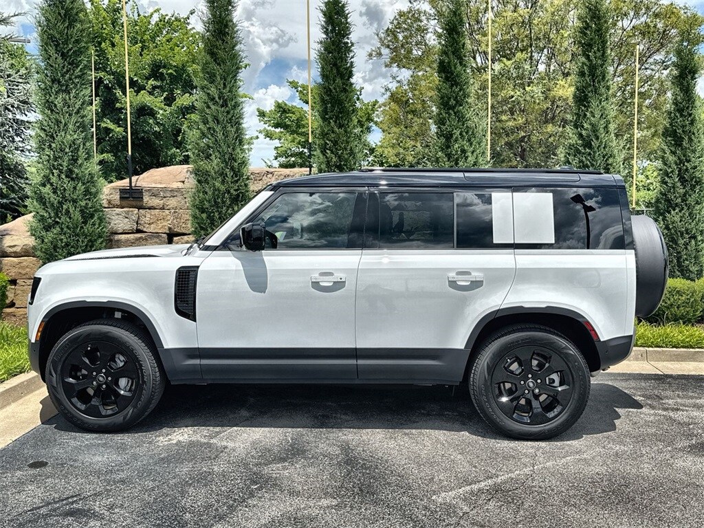 2025 Land Rover Defender 110 S photo 2