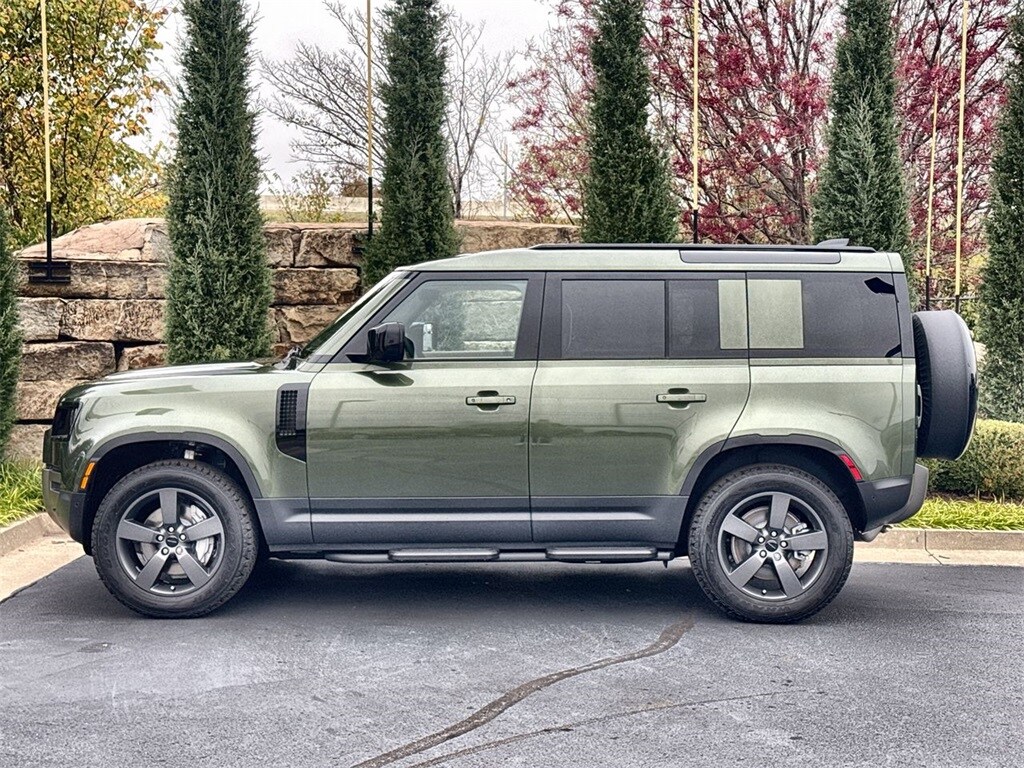 2026 Land Rover Defender 110 S photo 2