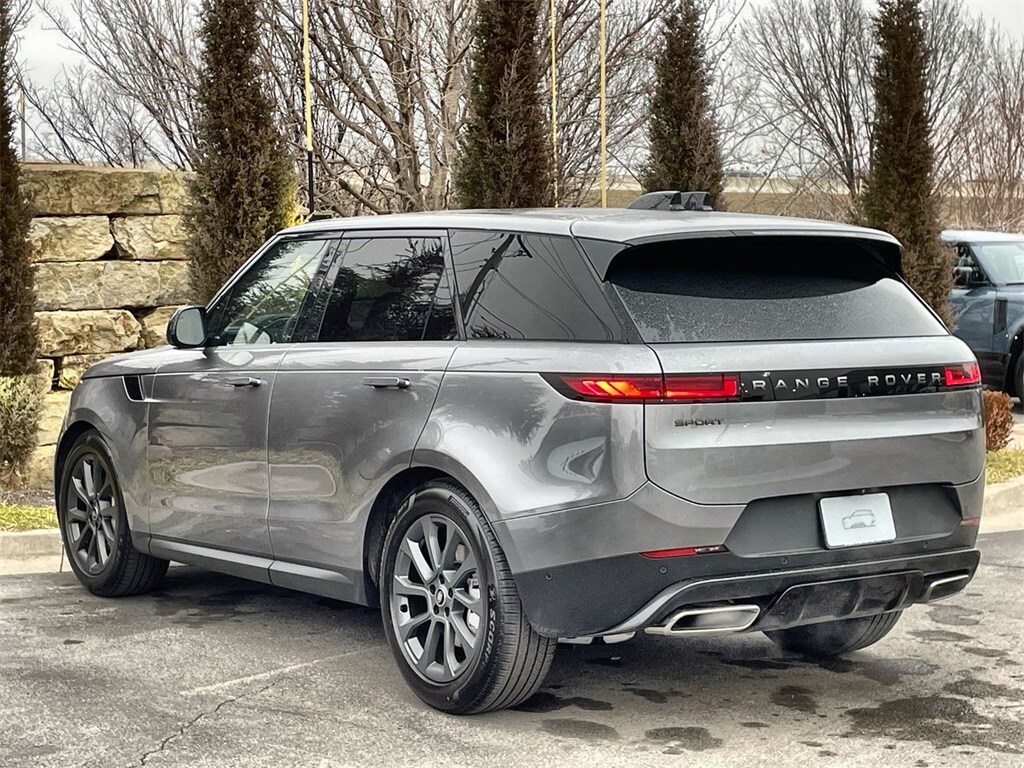 2025 Land Rover Range Rover Sport SE photo 3