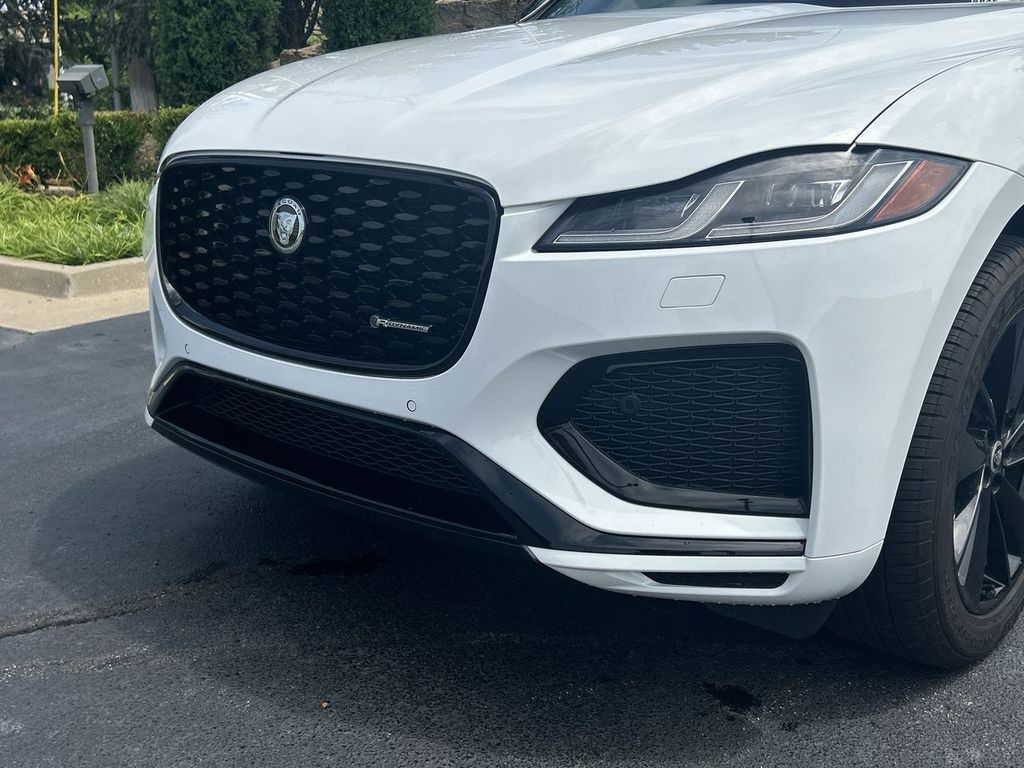 2025 Jaguar F-PACE R-Dynamic S - Photo 9