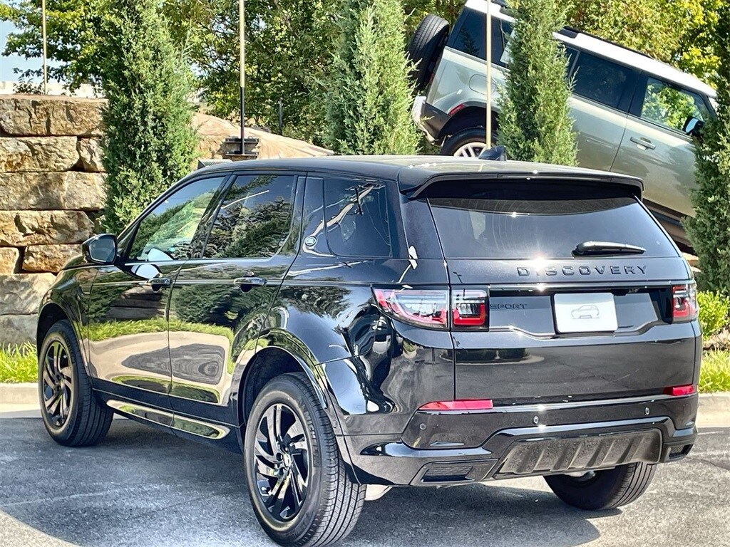 2025 Land Rover Discovery Sport Dynamic SE photo 3