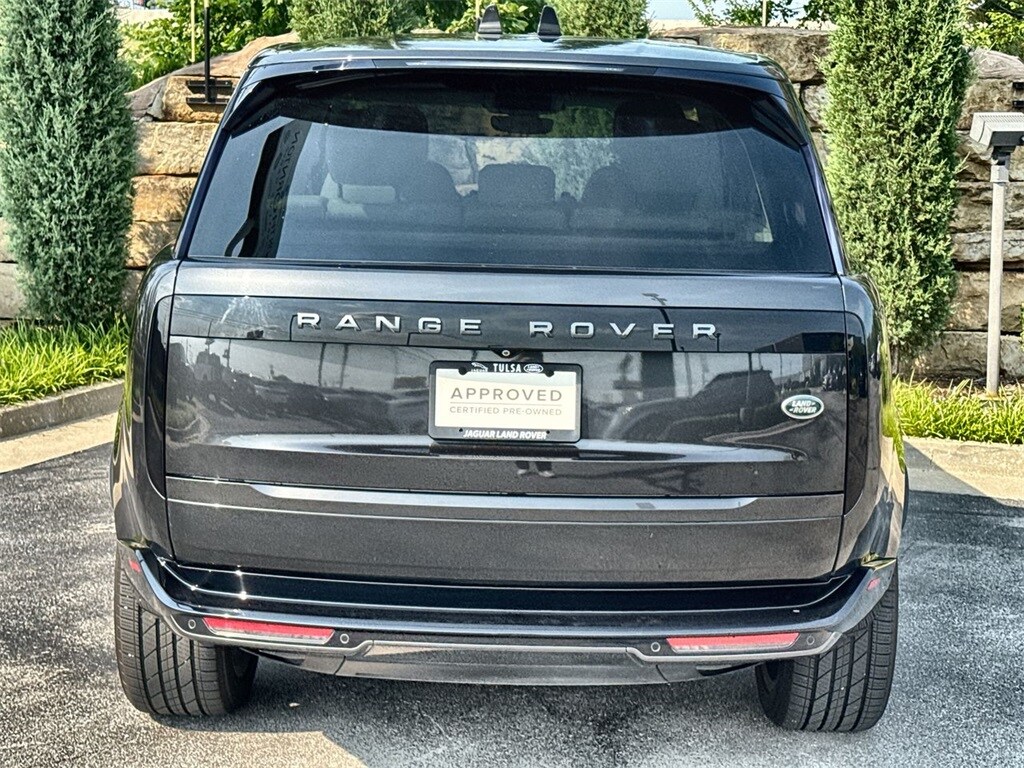 2023 Land Rover Range Rover SE photo 4