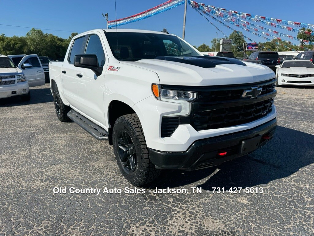 2023 Chevrolet Silverado Trail Boss LT photo 2