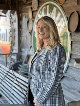 Staff member Kim Morein from e6af92380302