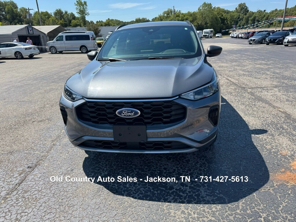2023 Ford Escape photo 2