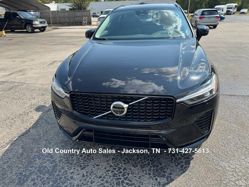 2024 Volvo XC60 Plus photo 2