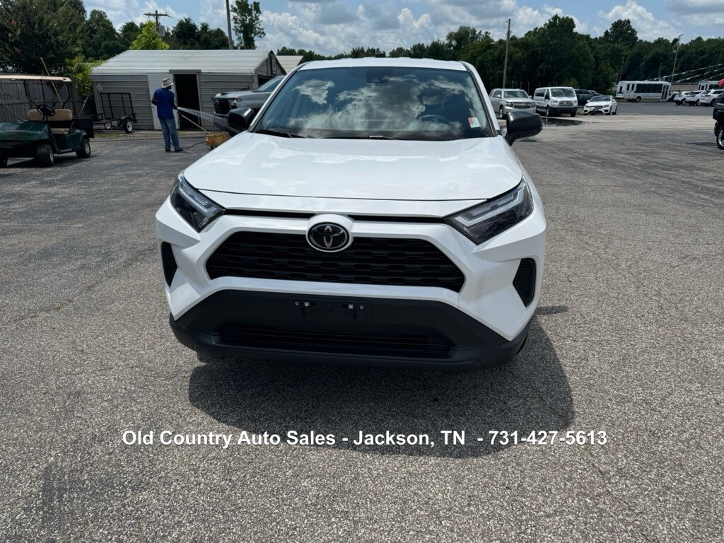 2024 Toyota RAV4 LE photo 2