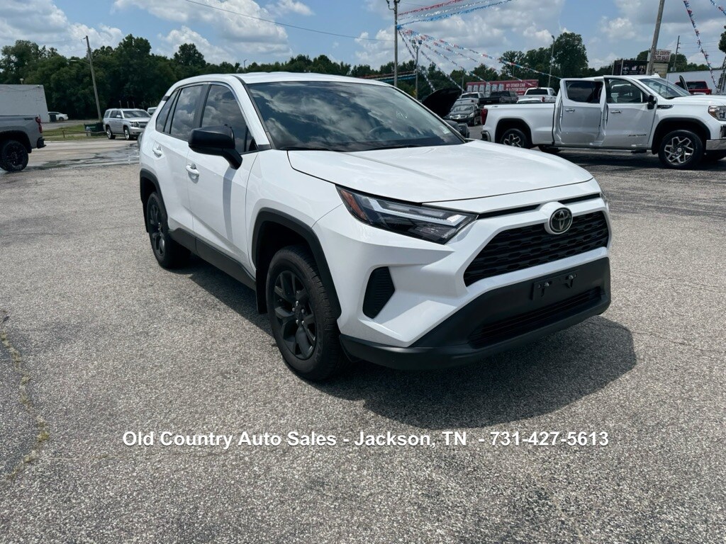 2024 Toyota RAV4 LE photo 3